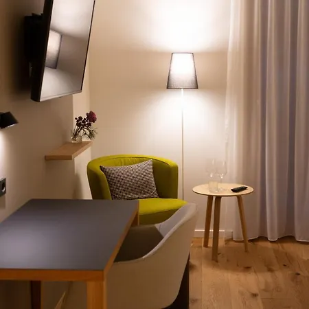 Zum Loewen Hotel
