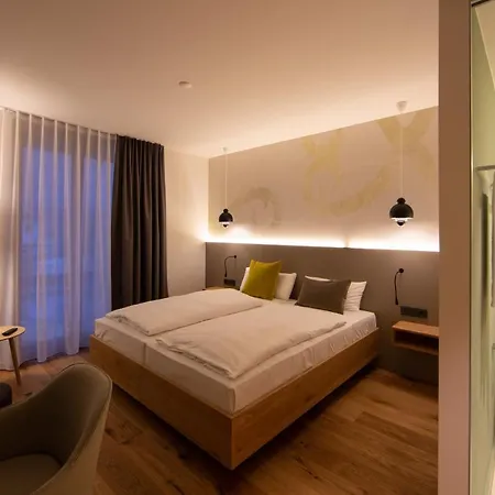 Zum Loewen Hotel 3*