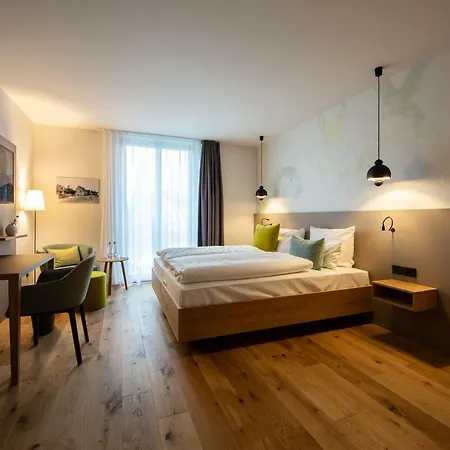 Zum Loewen Hotel 3*